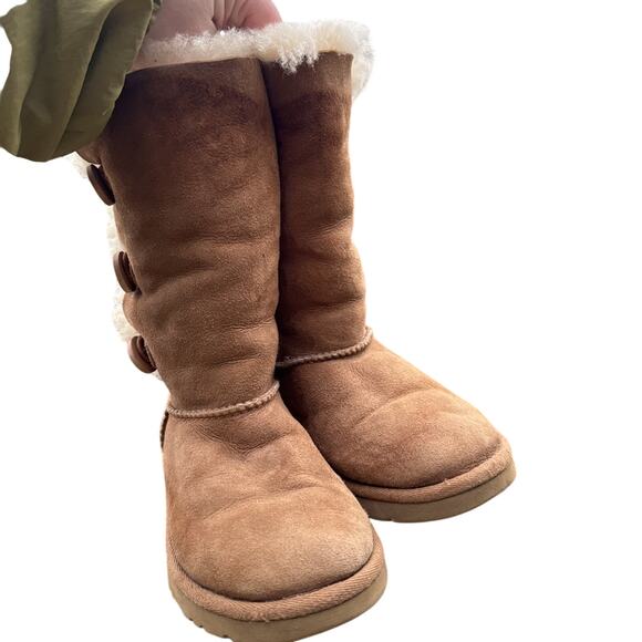 UGG Boots 1016227 Bailey Button Triplet II Size 1 Junior’s UK 13 EU 31 Chestnut - Picture 1 of 16